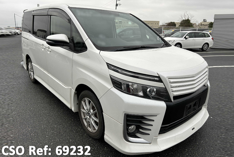 Toyota / Voxy 2014